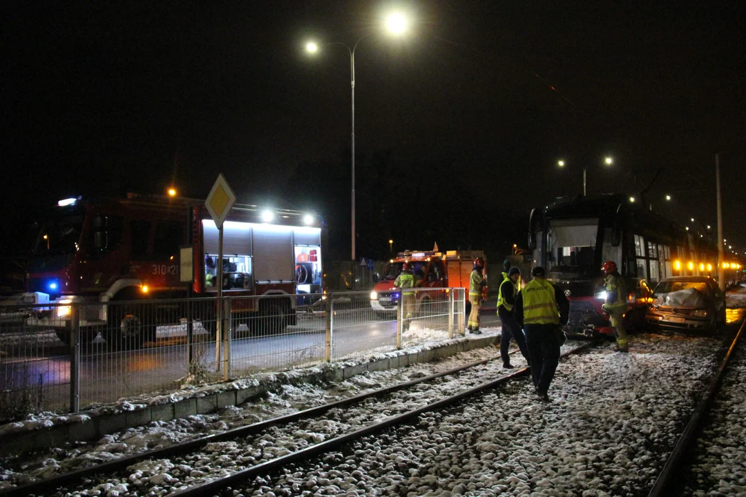 Zderzenie auta z tramwajem w Łodzi