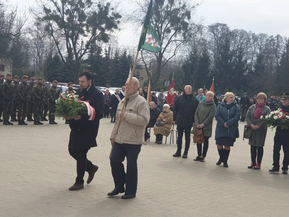 Obchody Zbrodni Zgierskiej na placu Stu straconych [zdjęcia]