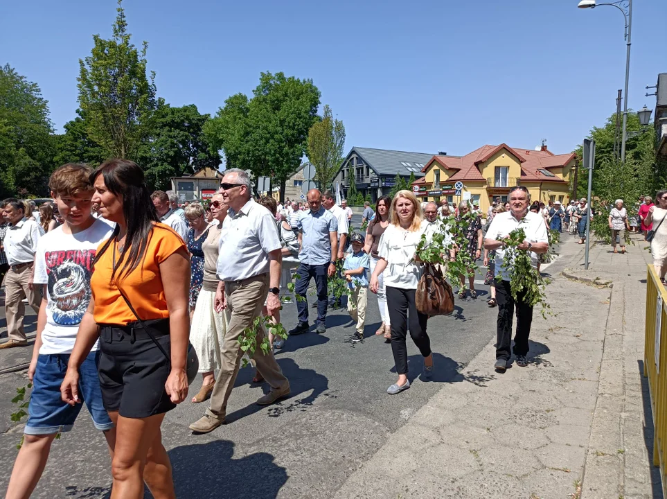 Ulicami Zgierza przeszły procesje Bożego Ciała.