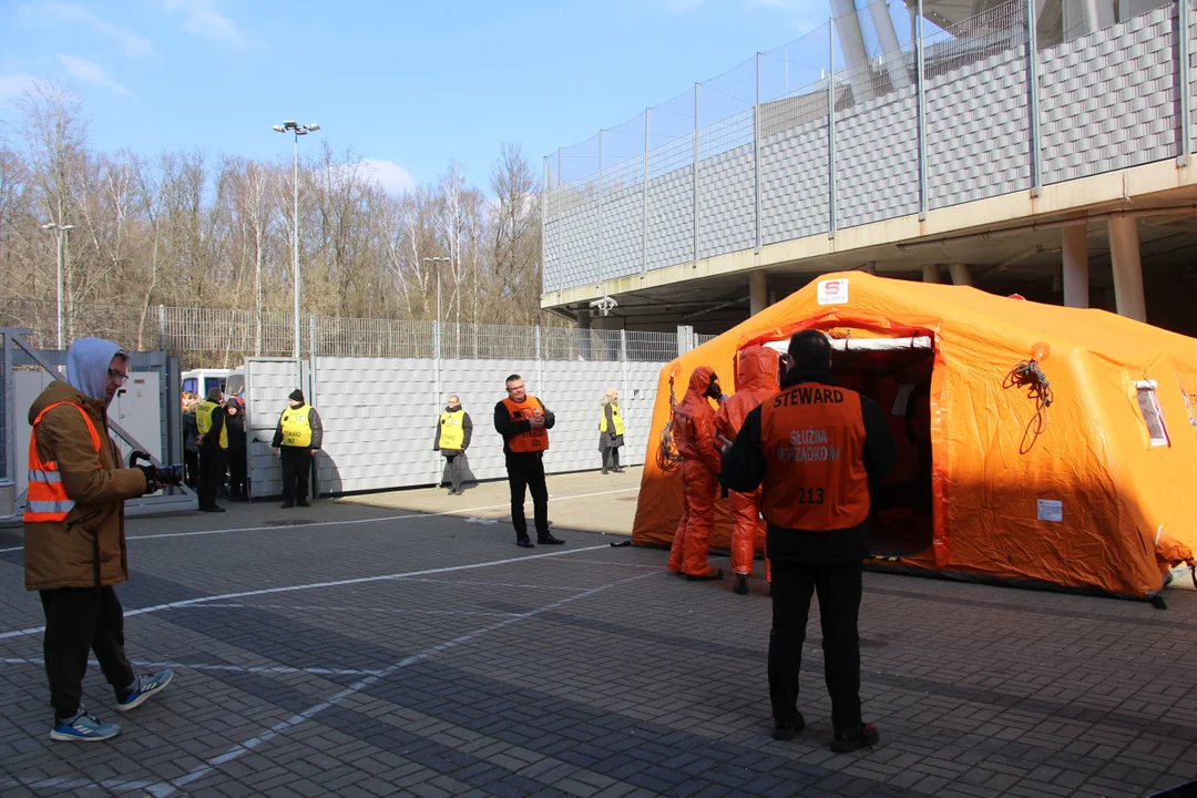 Ćwiczenia służb specjalnych na stadionie ŁKS-u