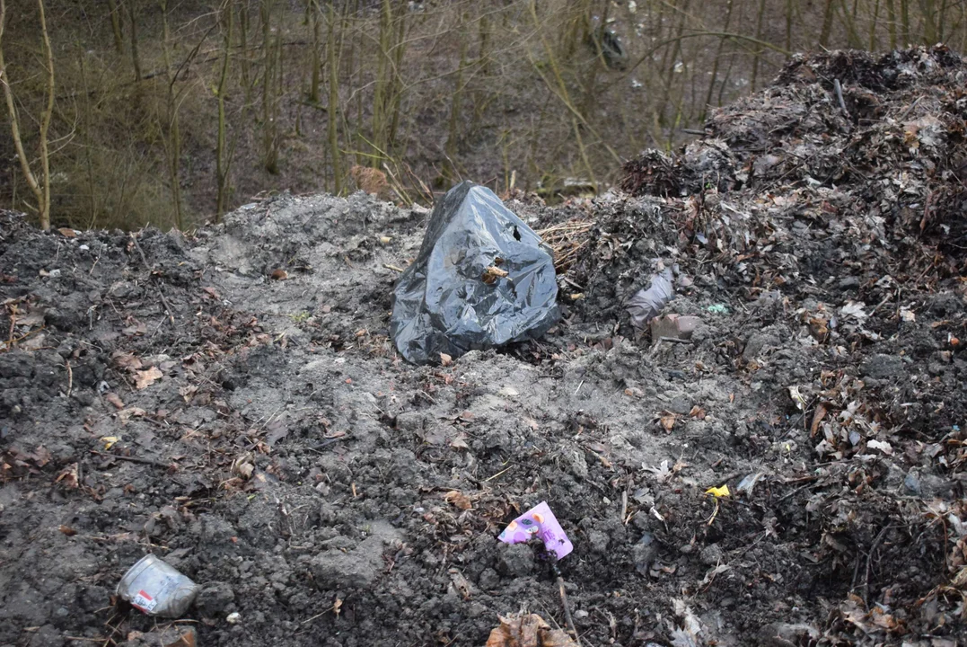 Składowisko odpadów na ul. Szczawińskiej w Zgierzu