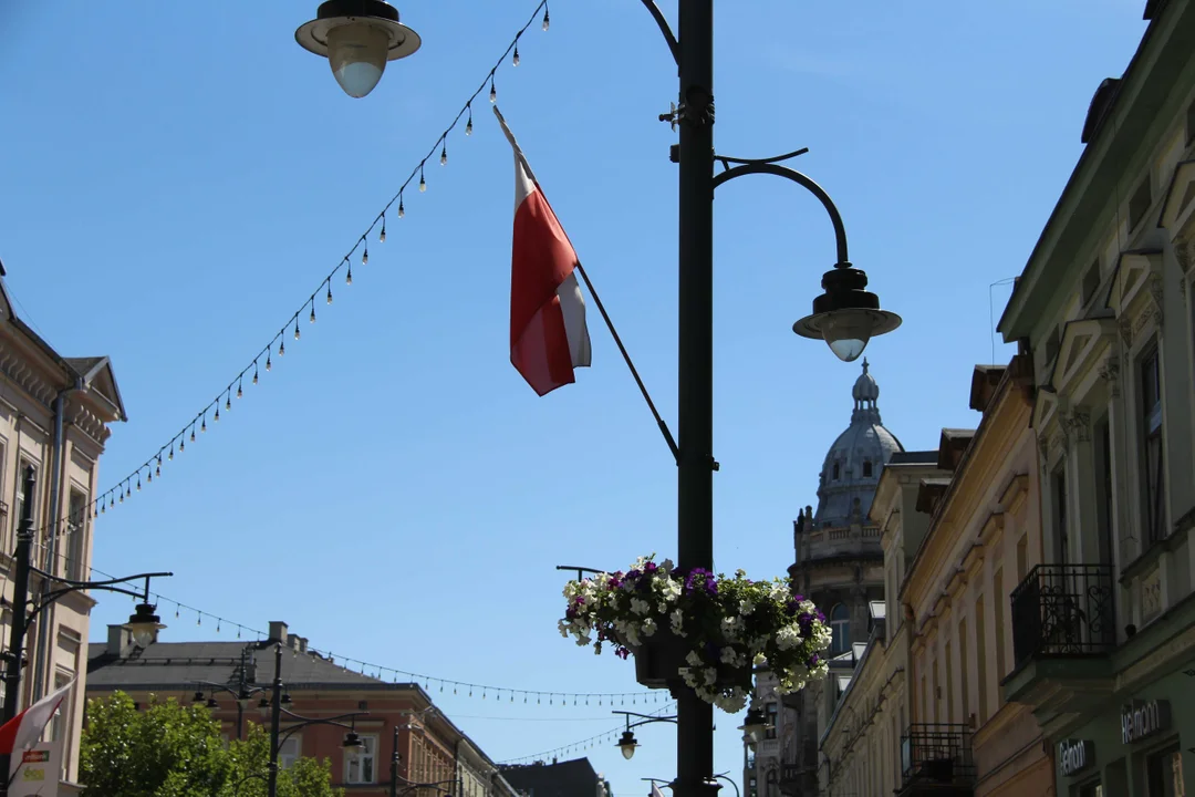 Ulica Piotrkowska gotowa na obchody 15 sierpnia