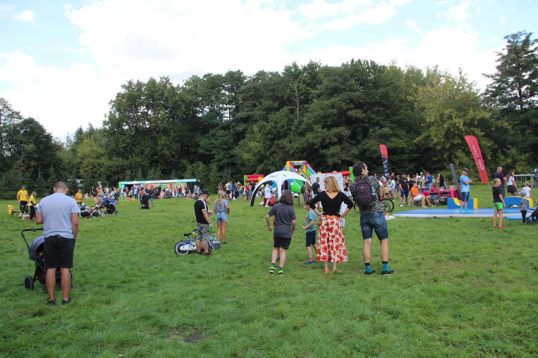 Piknik rodzinny w parku na Młynku w Łodzi