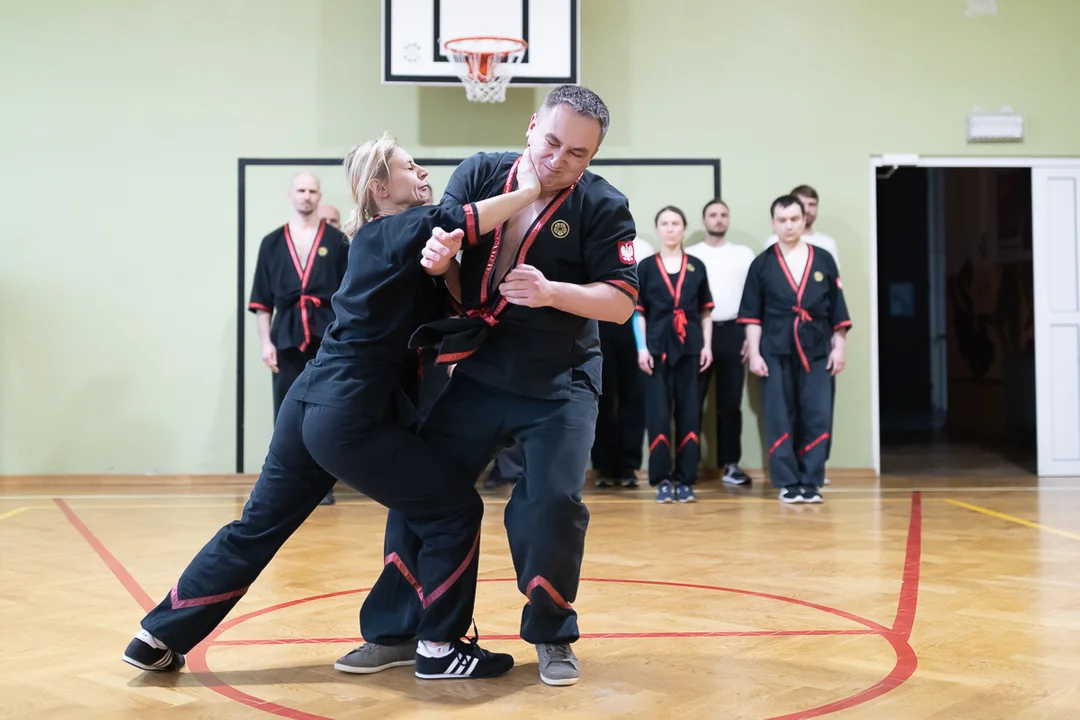 Pokazali, jak reagować na uliczne zaczepki. Łodzianie zaciekawieni Kung Fu [FOTO] - Zdjęcie główne