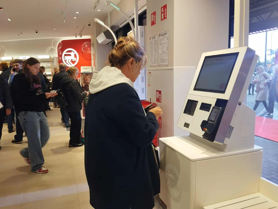 Rossmann nr 2000 otwarty w Łodzi. Przypomina luksusową łazienkę