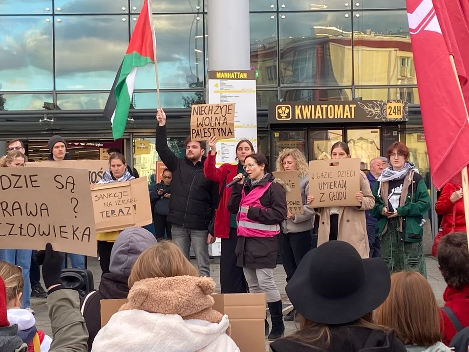 Kilkaset osób pod Manhattanem w geście solidarności z Gazą