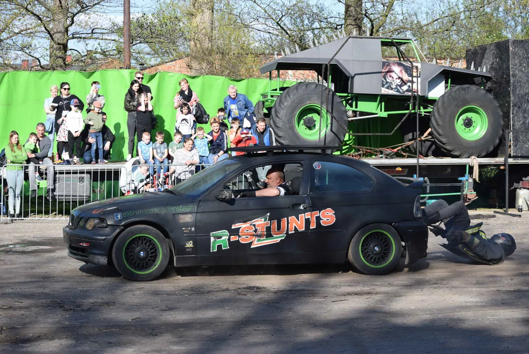 Giganty na czterech kołach zrobiły duże show! Widowiskowy pokaz monster trucków