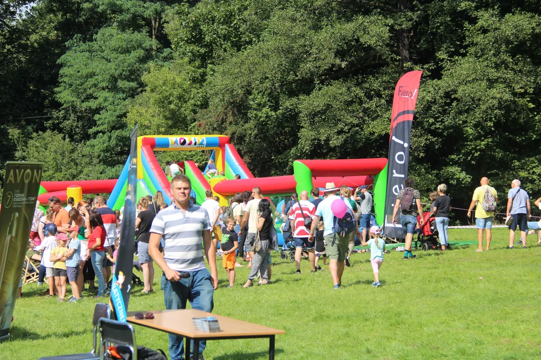 Piknik rodzinny w parku na Młynku w Łodzi