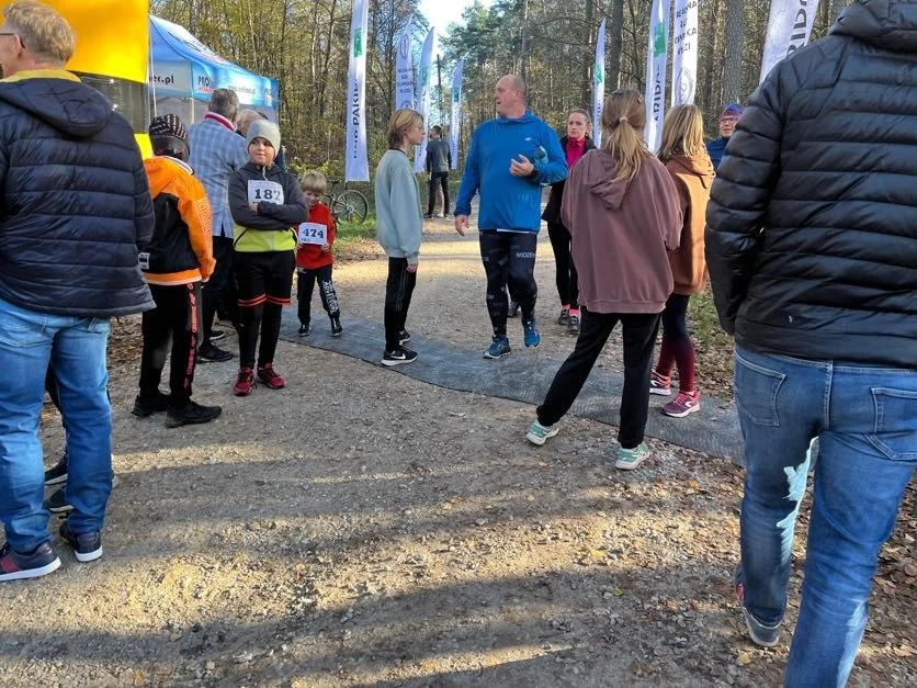 VIII edycja Spaceru i Biegu do Niepodległości w Grotnikach. Piękna pogoda zachęcała do aktywnego spędzania czasu!