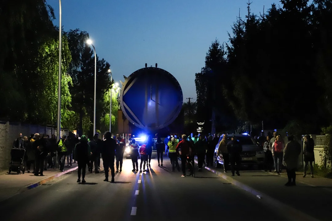 Wash Tower dojechała do celu! Tak wyglądał drugi etap podróży 850-tonowego giganta [ZDJĘCIA] - Zdjęcie główne