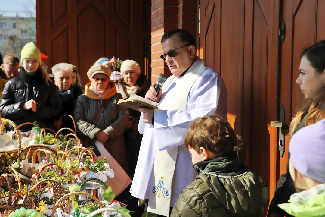 Wielka Sobota w Kutnie. W kościołach święcą pokarmy