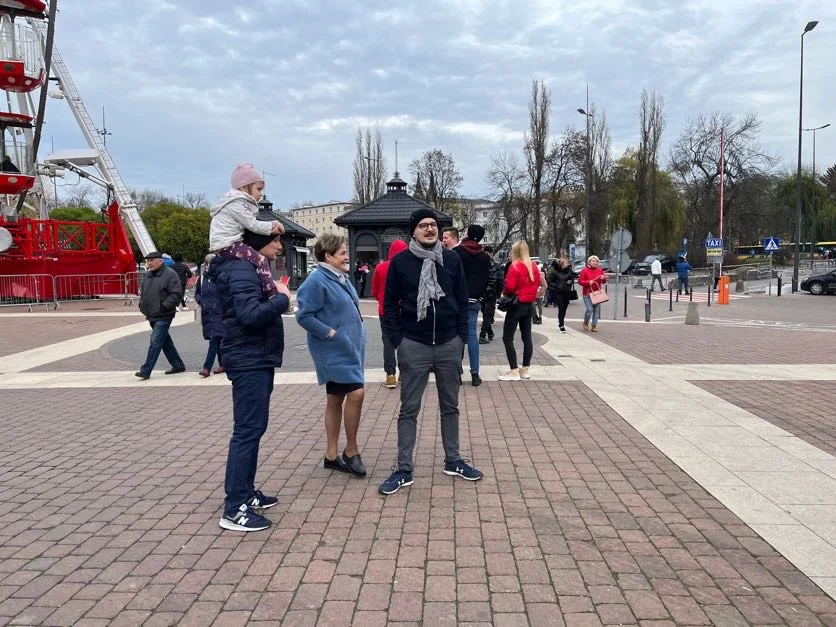 Obchody Święta Niepodległości w Łodzi na rynku Manufaktury