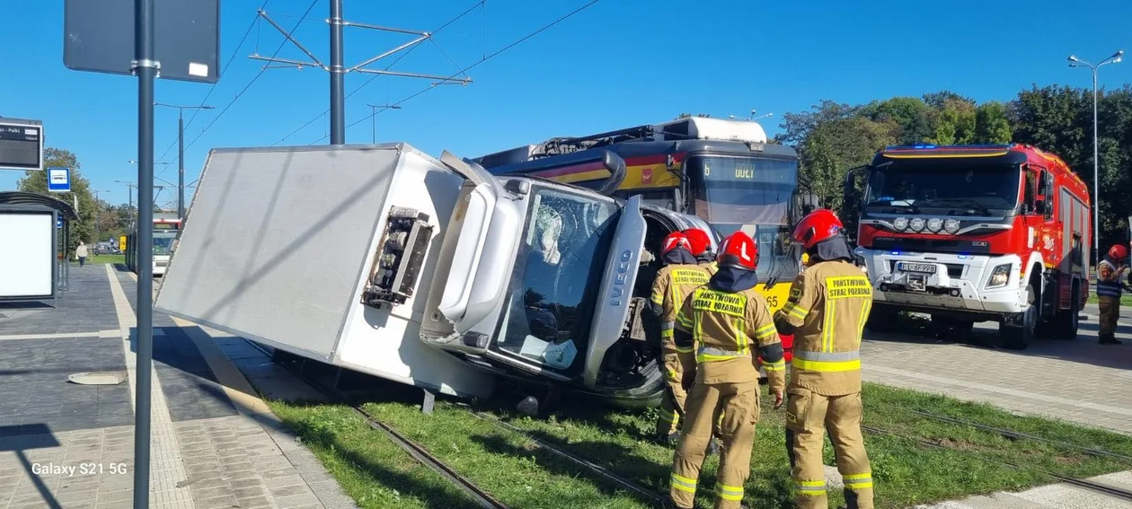 Zderzenie samochodu dostawczego z tramwajem MPK Łódź