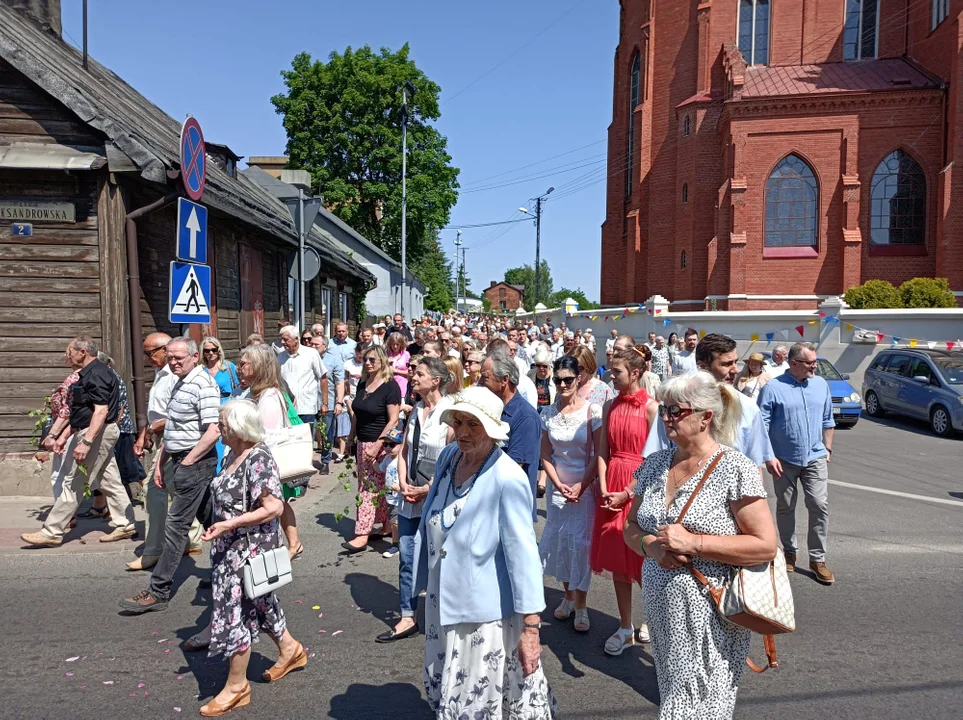 Ulicami Zgierza przeszły procesje Bożego Ciała.