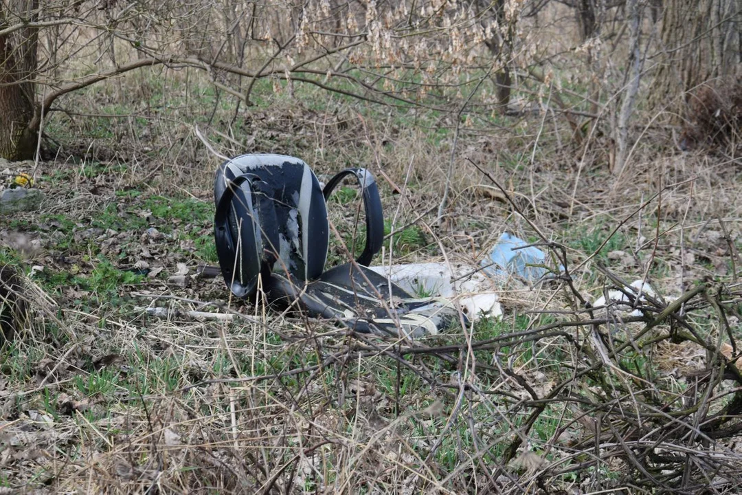 Dzikie wysypisko śmieci w Łęczycy