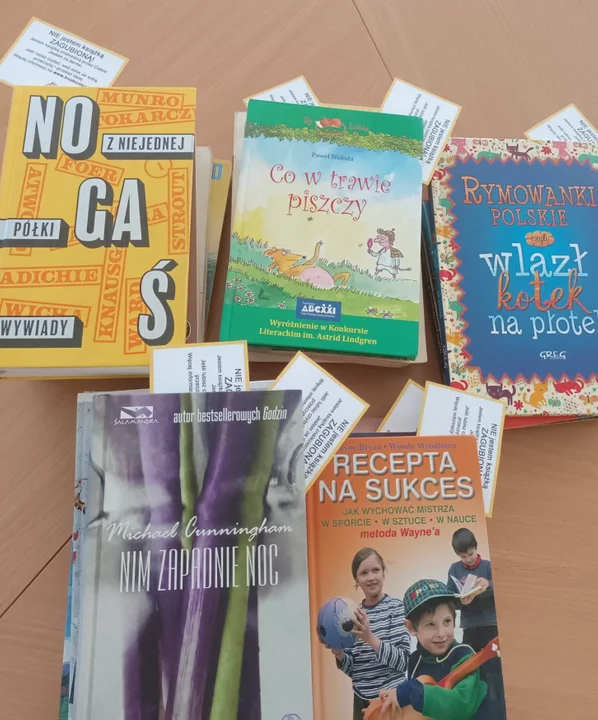 Wędrująca książka w Zgierzu, czyli bookcrossing. Wiecie, co to takiego? [zdjęcia]