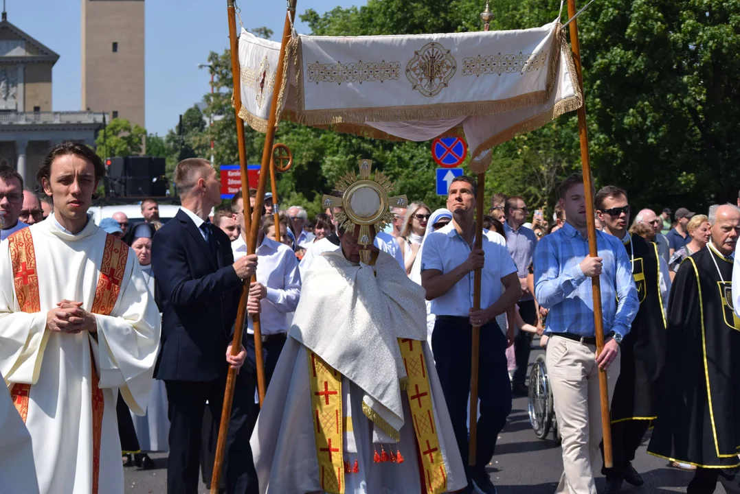 Procesje Bożego Ciała przeszły ulicami Łodzi