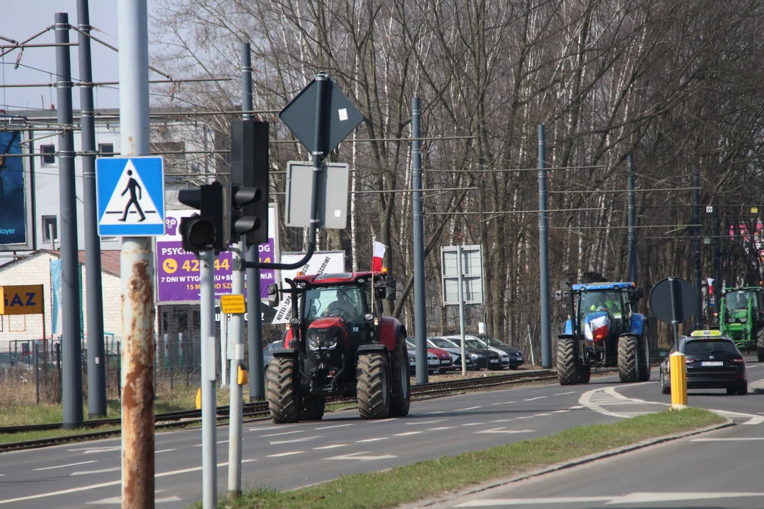 Protest rolników w Łodzi - skrzyżowanie Aleksandrowska/Szczecińska