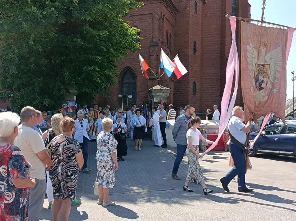 Ulicami Zgierza przeszły procesje Bożego Ciała.