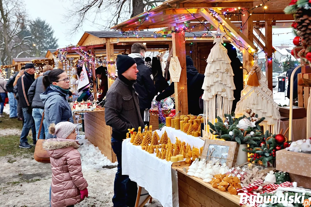 Jarmark Bożonarodzeniowy 2023 w Sulejowie. Tłumy mieszkańców i magia świąt