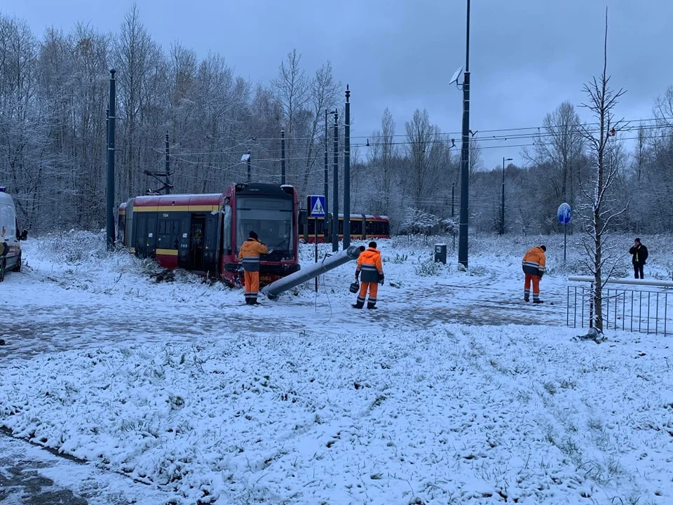 Utrudnienia po wykolejeniu tramwaju MPK Łódź na Olechowie