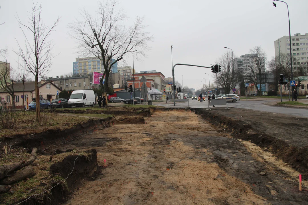 Utrudnienia dla pieszych i podróżnych MPK Łódź na Lutomierskiej