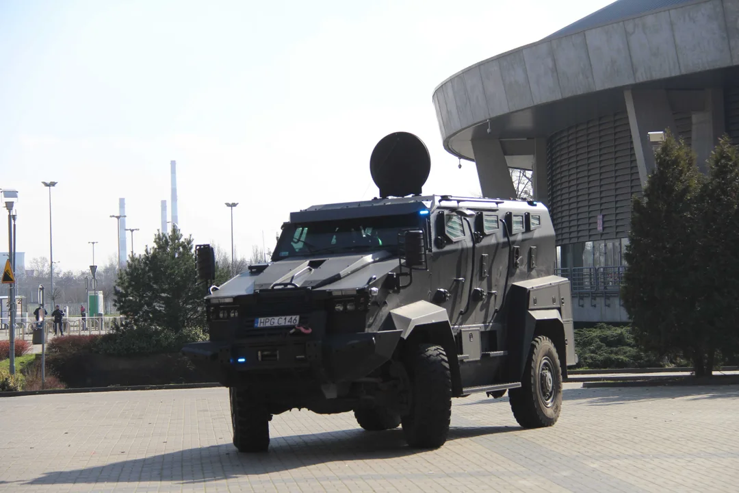 Ćwiczenia służb specjalnych na stadionie ŁKS-u