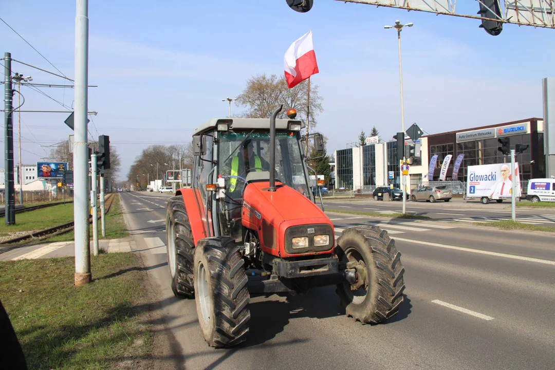 Protest rolników w Łodzi - skrzyżowanie Aleksandrowska/Szczecińska