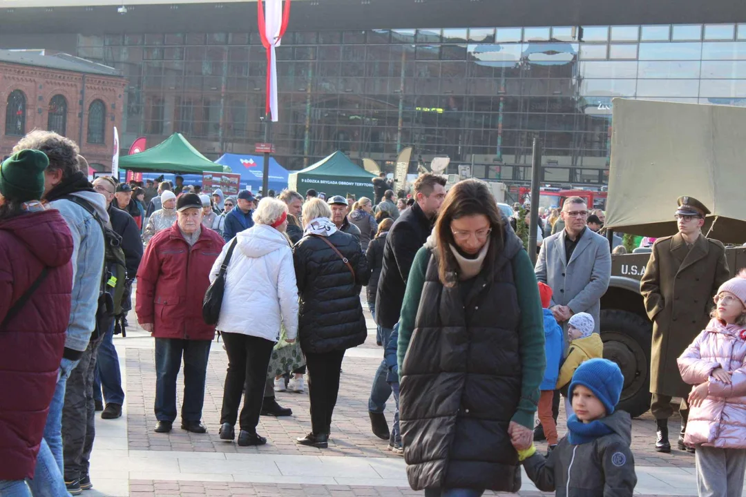 Święto Niepodległości przed Manufakturą