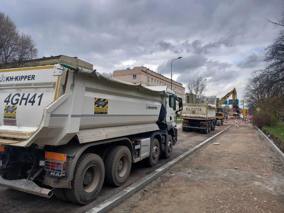 Remont na ul. Lutomierskiej posuwa się powoli naprzód