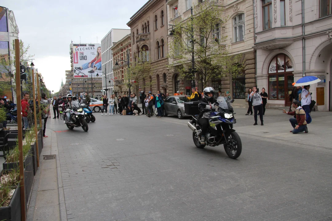 Wielka parada motocyklowa na ulicy Piotrkowskiej w Łodzi