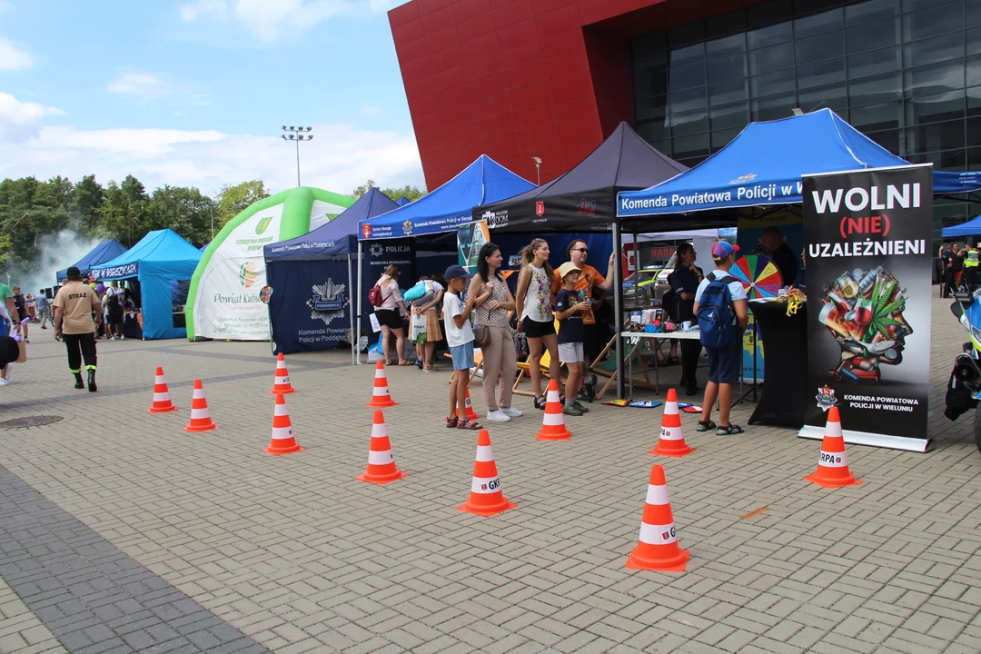 Piknik rodzinny "Bezpieczne Wakacje z Mundurem" pod Atlas Areną