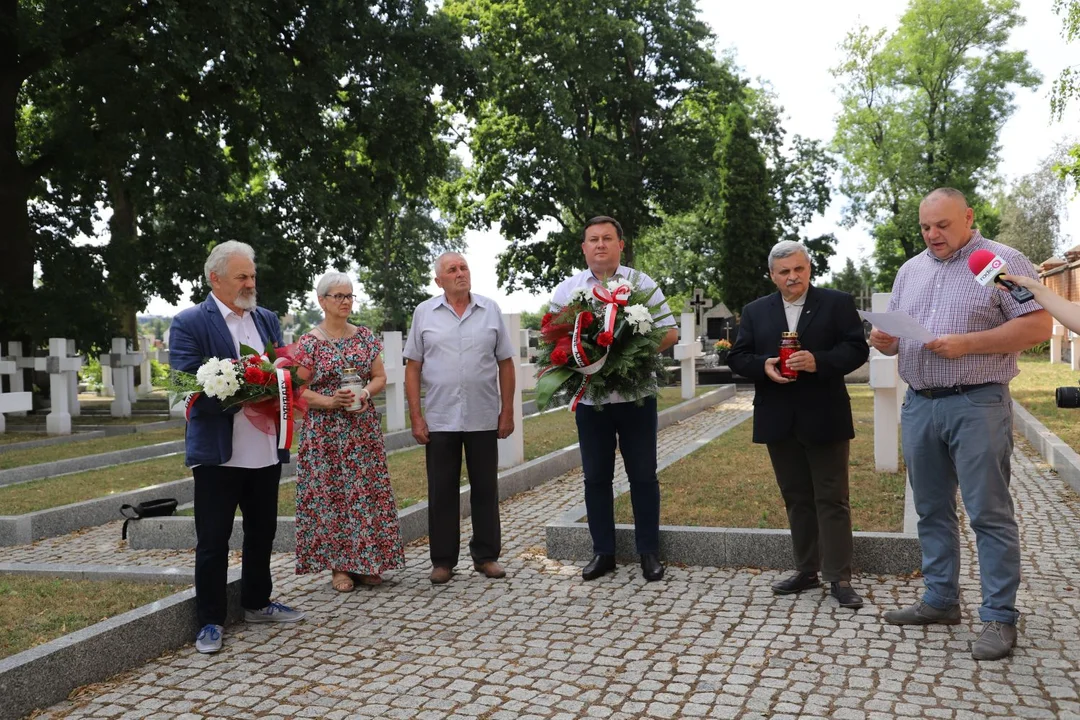 Kutno pamięta o ofiarach Zbrodni Wołyńskiej. "Mordowano głównie dzieci, kobiety i starców" [ZDJĘCIA] - Zdjęcie główne