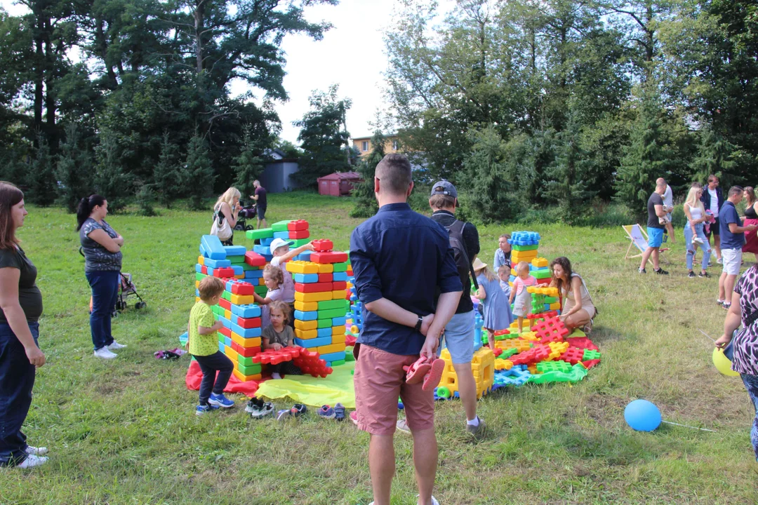 Piknik rodzinny w parku na Młynku w Łodzi