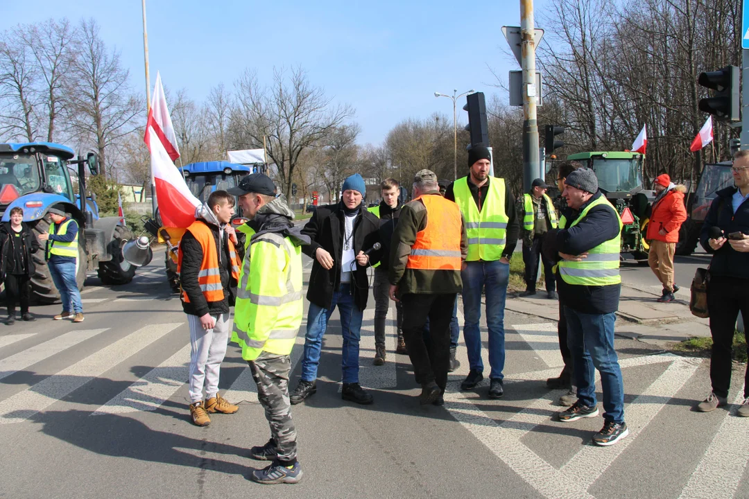 Protest rolników w Łodzi - skrzyżowanie Aleksandrowska/Szczecińska