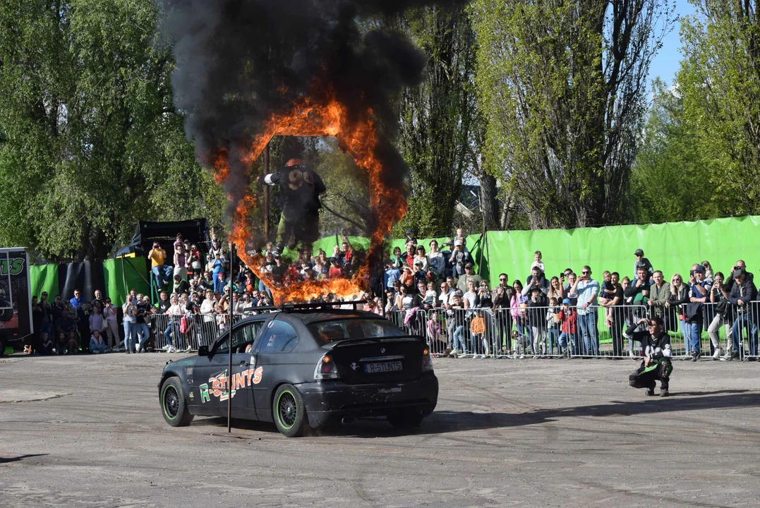 Giganty na czterech kołach zrobiły duże show! Widowiskowy pokaz monster trucków