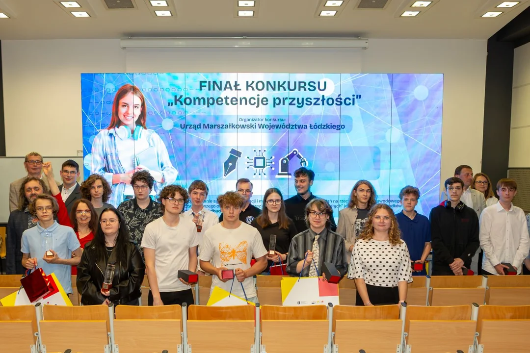 „Kompetencje przyszłości” – młodzi pasjonaci technologii rywalizowali w finale konkursu - Zdjęcie główne