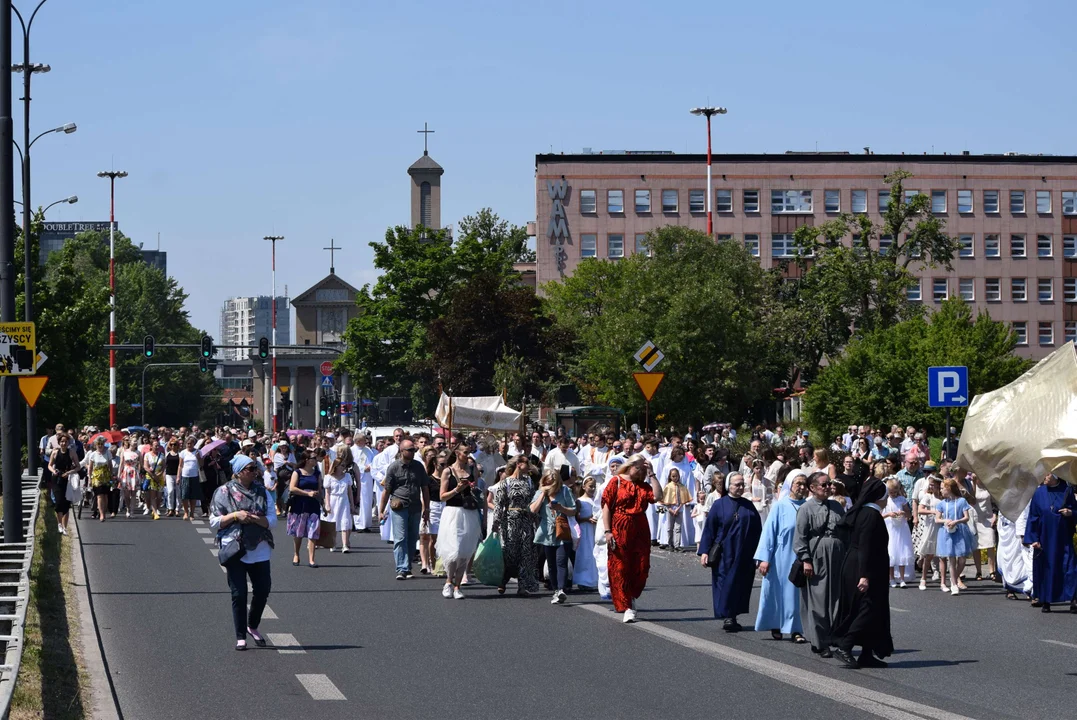 Procesje Bożego Ciała przeszły ulicami Łodzi