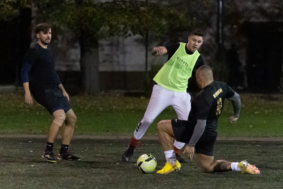 Duże emocje w spotkaniu AGKS 2 oraz FC Farselona w rozgrywkach Playareny