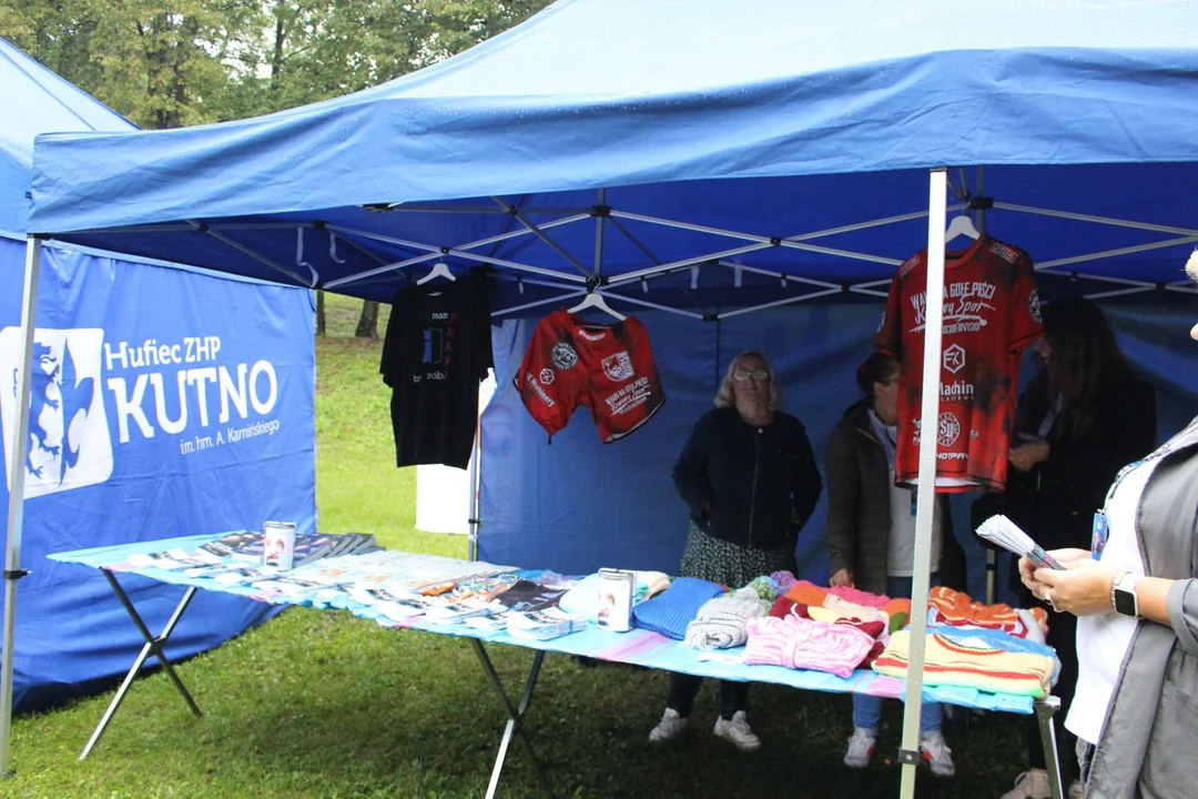 Trwa Święto Róży. Sporo osób odwiedza park Traugutta