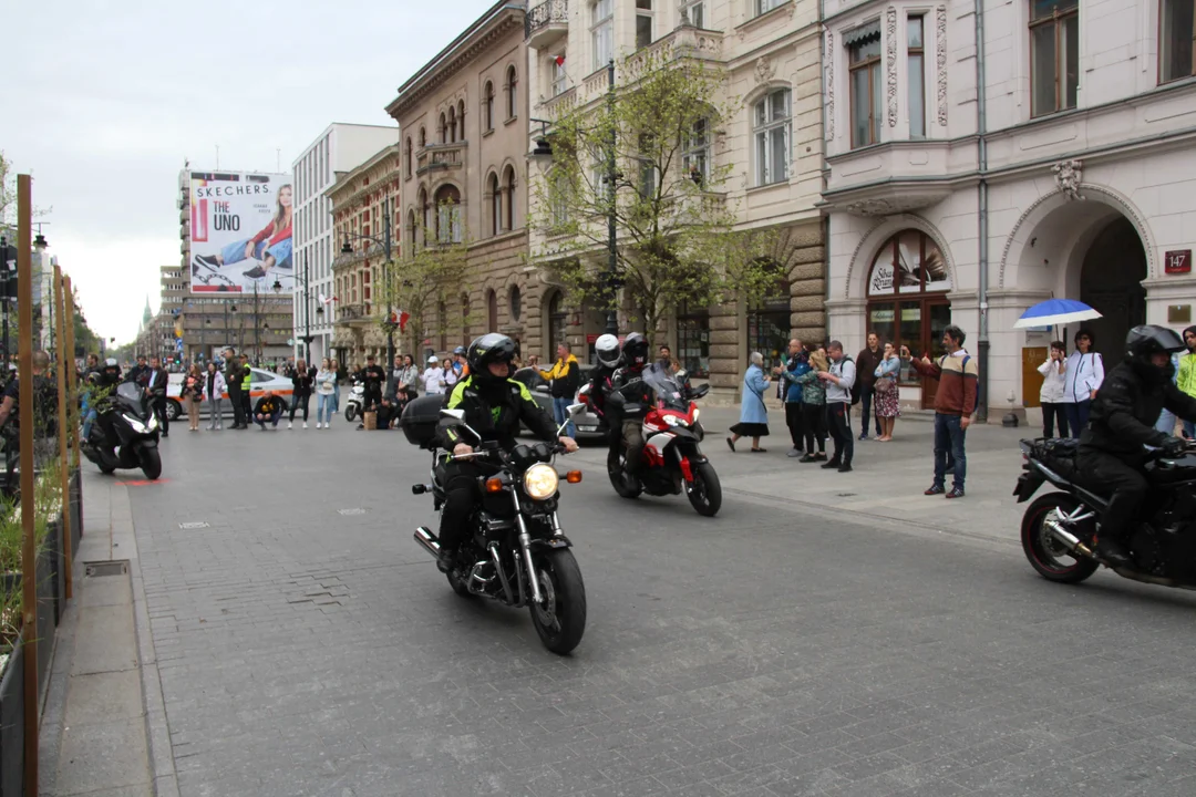 Wielka parada motocyklowa na ulicy Piotrkowskiej w Łodzi