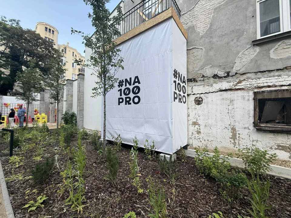 Plac zabaw dla dzieci przy Piotrkowskiej