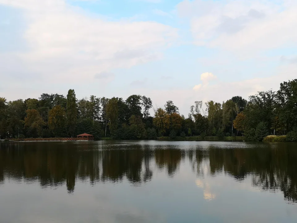 Pierwsze oznaki jesieni w zgierskim parku - zobacz zdjęcia!