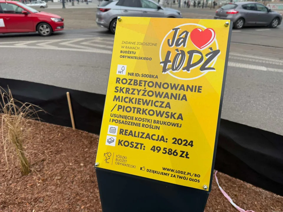 Nowe rabaty na skrzyżowaniu al. Mickiewicza i Piotrkowskiej w Łodzi