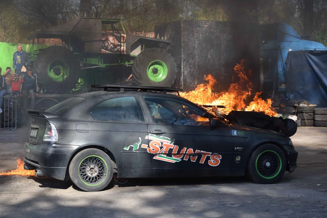 Giganty na czterech kołach zrobiły duże show! Widowiskowy pokaz monster trucków