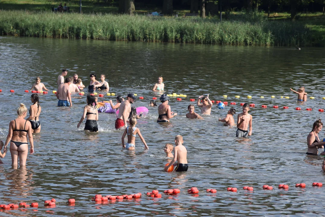 Łodzianie wypoczywają na Stawach Jana