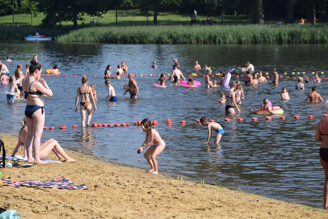 Łodzianie wypoczywają na Stawach Jana