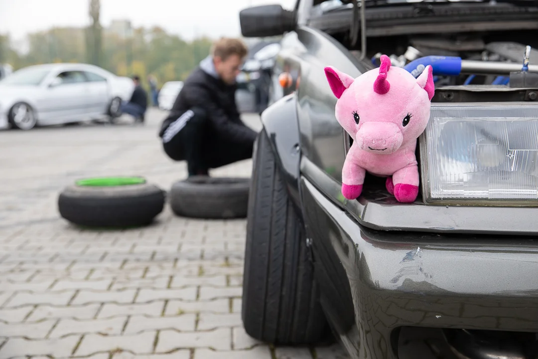 Pokazy drifterów, sportowych aut, rodzinne atrakcje i wiele więcej w Moto Arenie