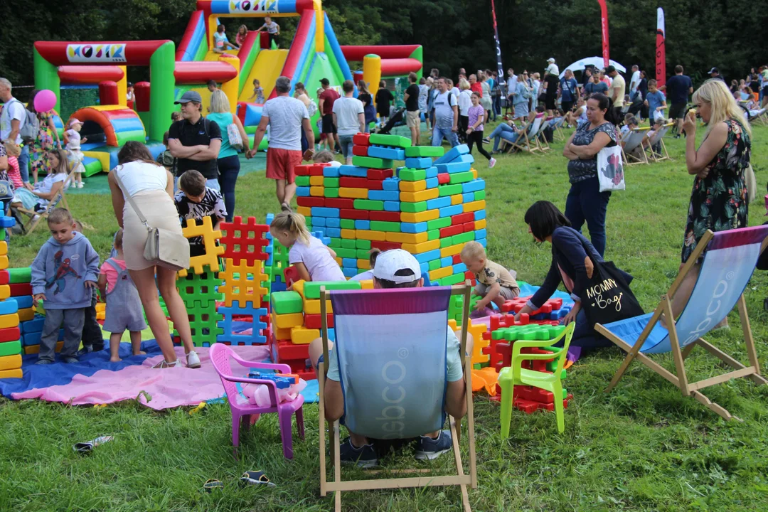 Piknik rodzinny w parku na Młynku w Łodzi