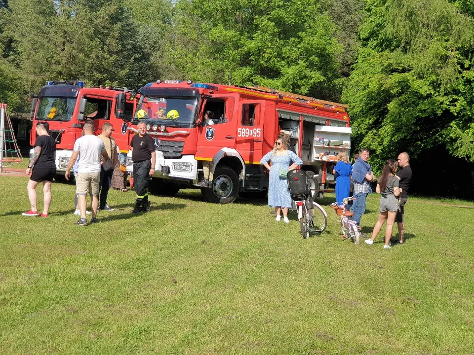 Piknik Strażacki w Dzierżąznej pod Zgierzem. Piękna pogoda i mnóstwo atrakcji, muzyki i dobrego jedzenia [zdjęcia]